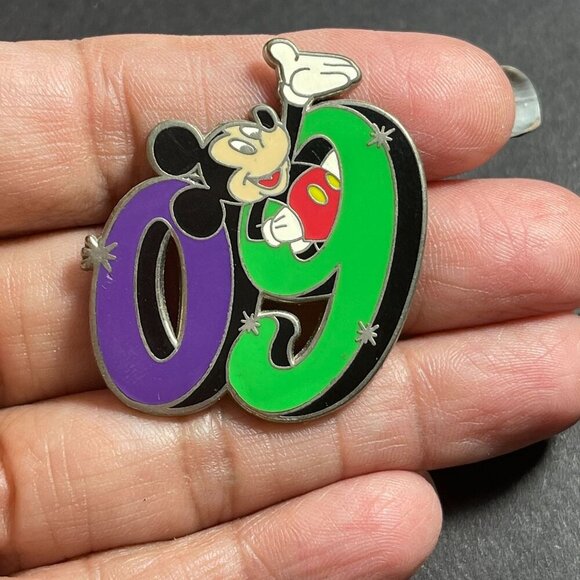 Disney Mickey Mouse Trading Pin 2009 Badge Brooch Lapel Pin Accessories Jewelry - Picture 5 of 8